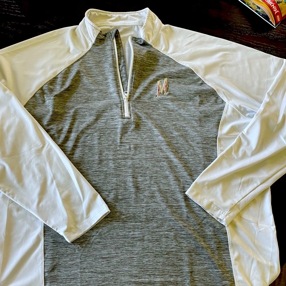 Men’s Pullover, xxl in size. Great for going to the game or golf course